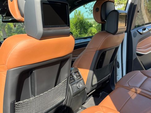 Used 2017 Mercedes-Benz GLS 550 4MATIC image 17