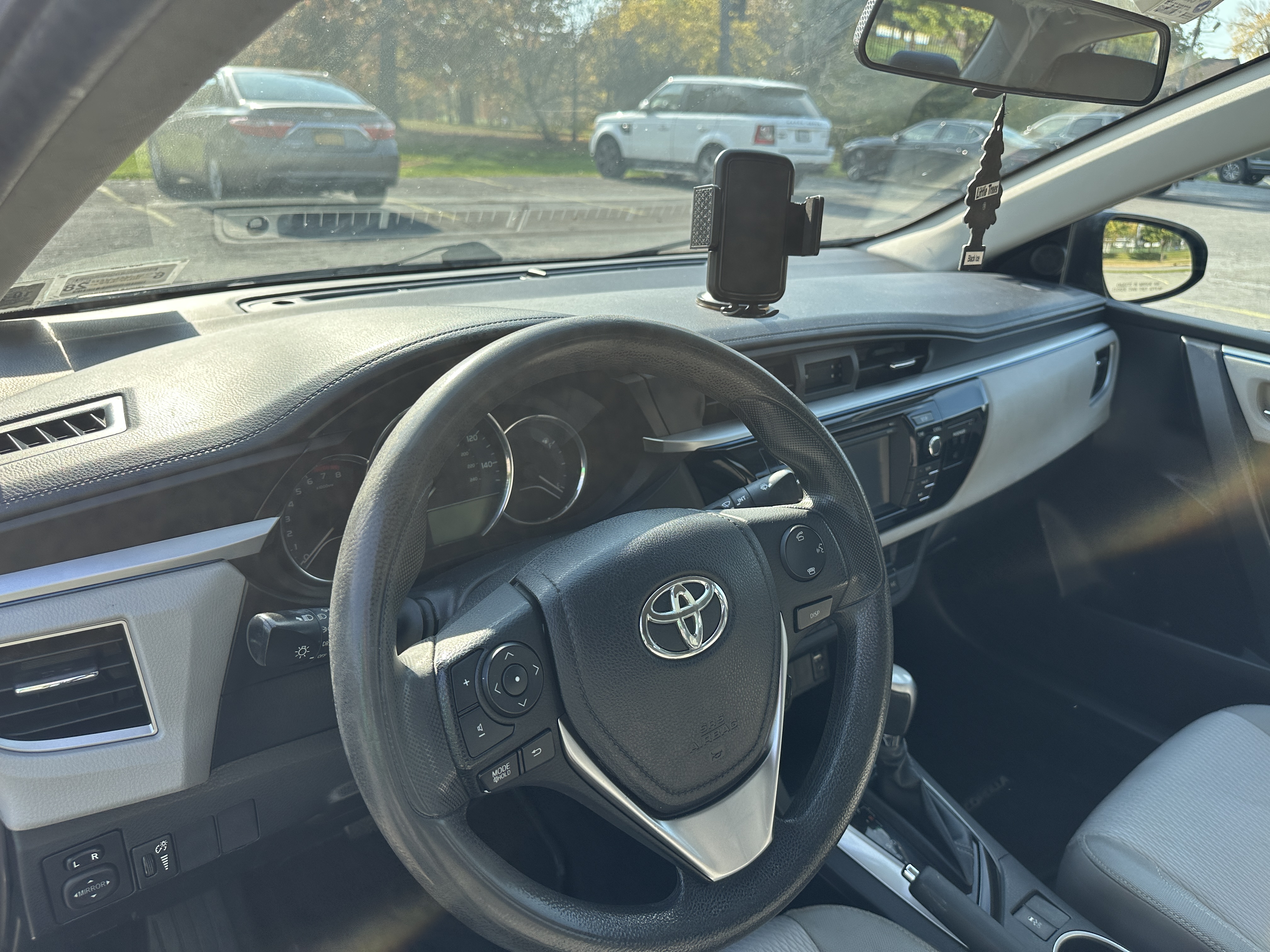 Used 2014 Toyota Corolla LE FWD image 15