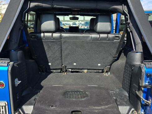 Used 2016 Jeep Wrangler Unlimited Rubicon image 17