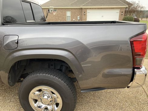 Used 2020 Toyota Tacoma SR5 image 6