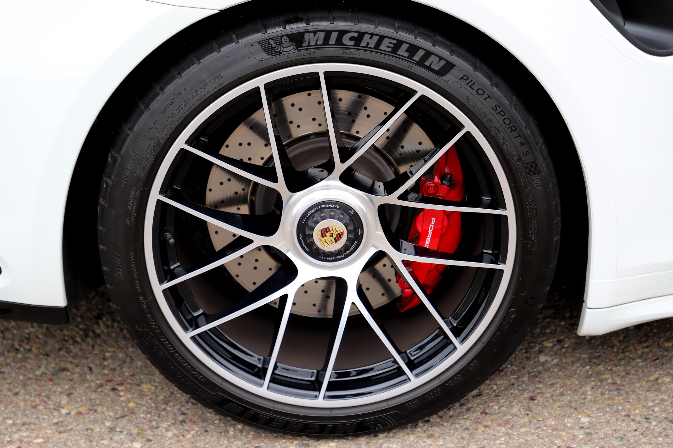 Used 2018 Porsche 911 4 Coupe AWD/4WD image 4
