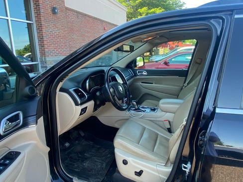 Used 2021 Jeep Grand Cherokee Limited AWD/4WD image 9