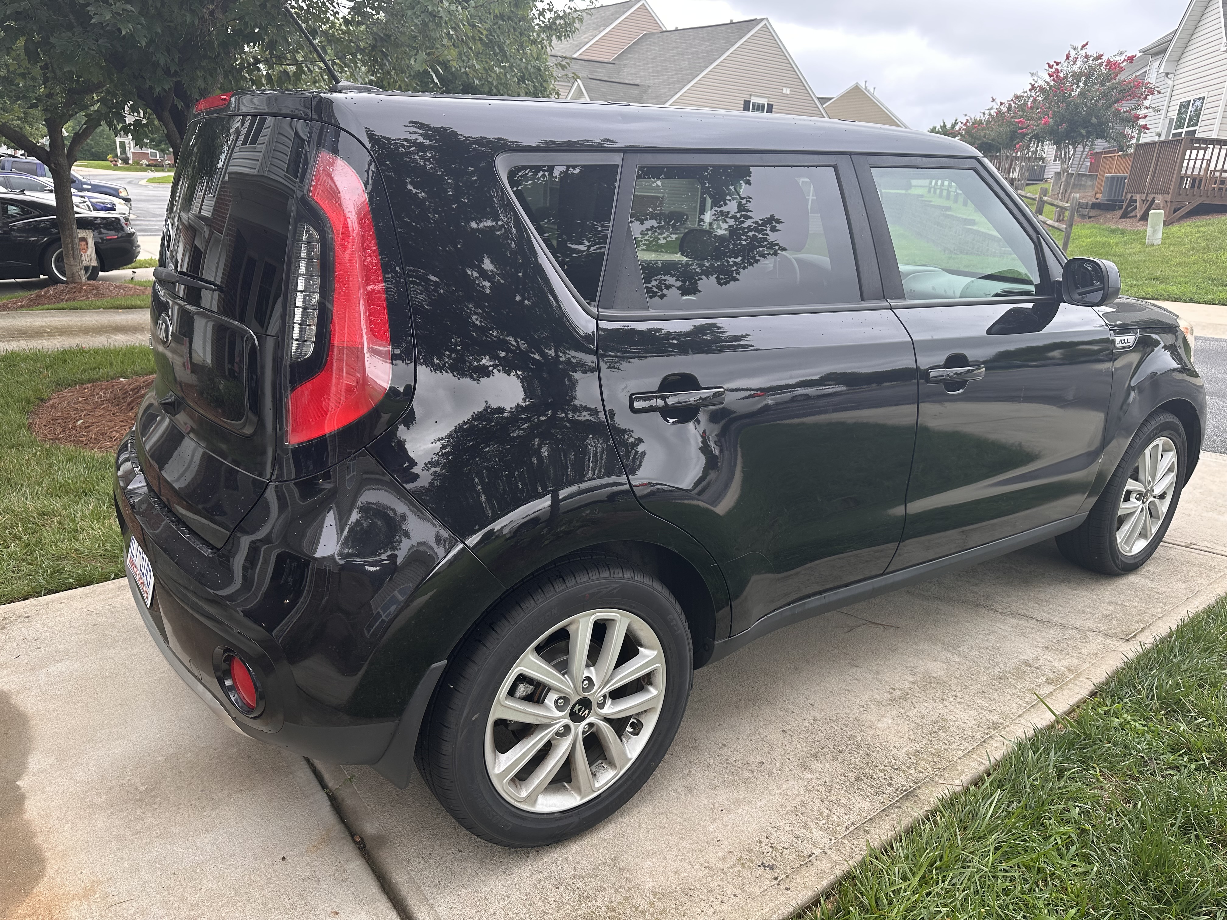 Used 2018 Kia Soul + w/ Audio Package FWD image 2