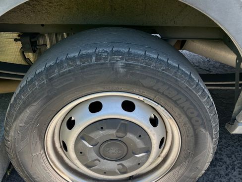 Used 2019 Ford Transit 250 148 Medium Roof image 18