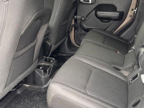 Used 2020 Jeep Gladiator Sport image 11