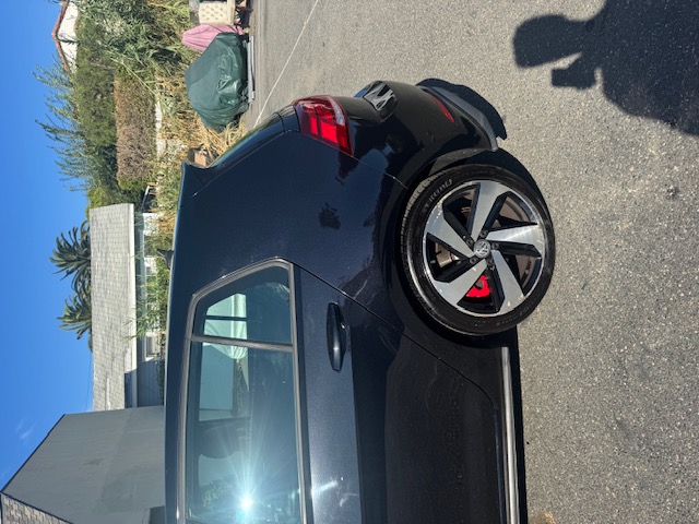 Used 2020 Volkswagen GTI SE FWD image 11