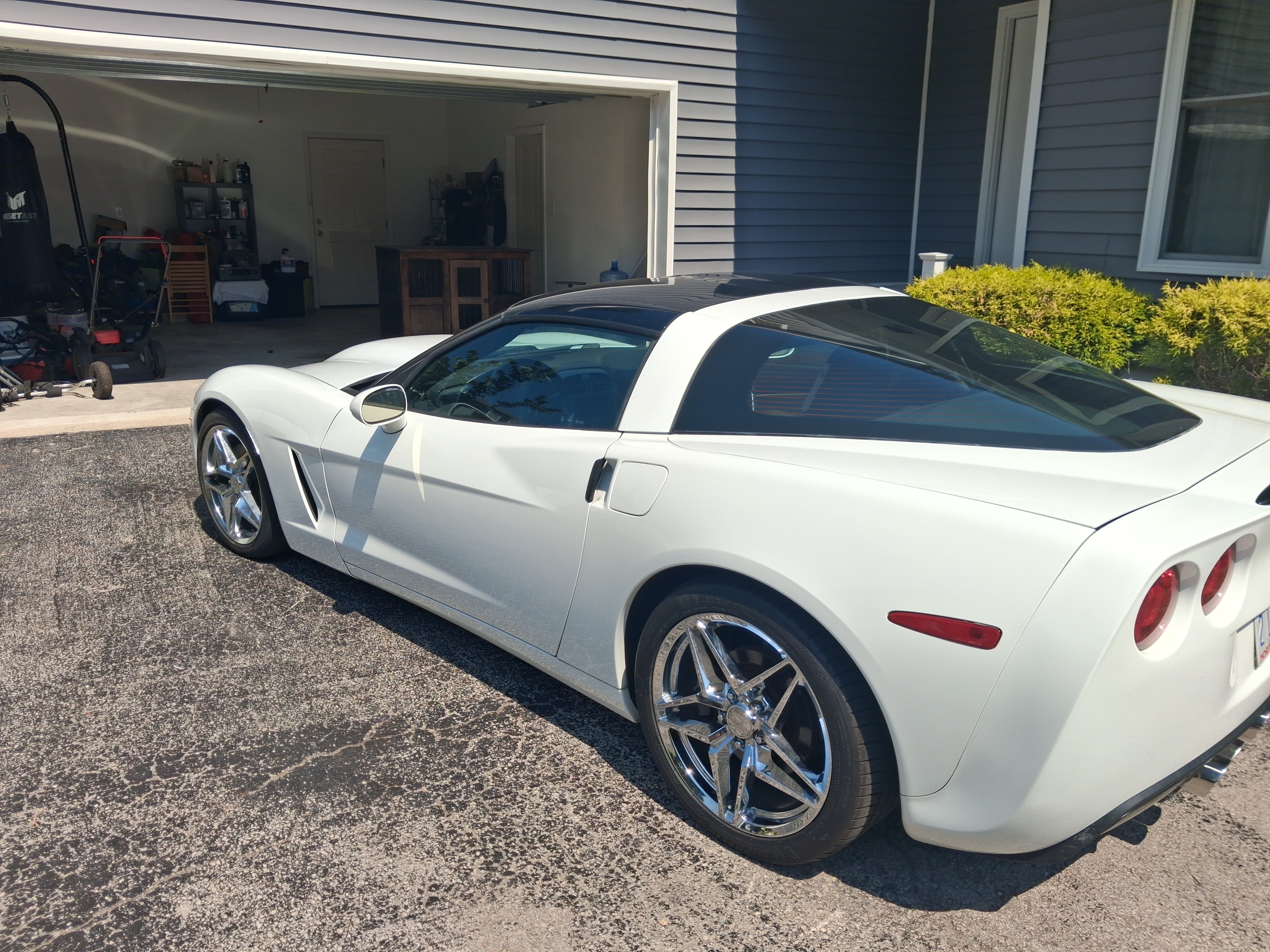 Used 2006 Chevrolet Corvette Coupe w/ Preferred Equipment Group RWD image 4