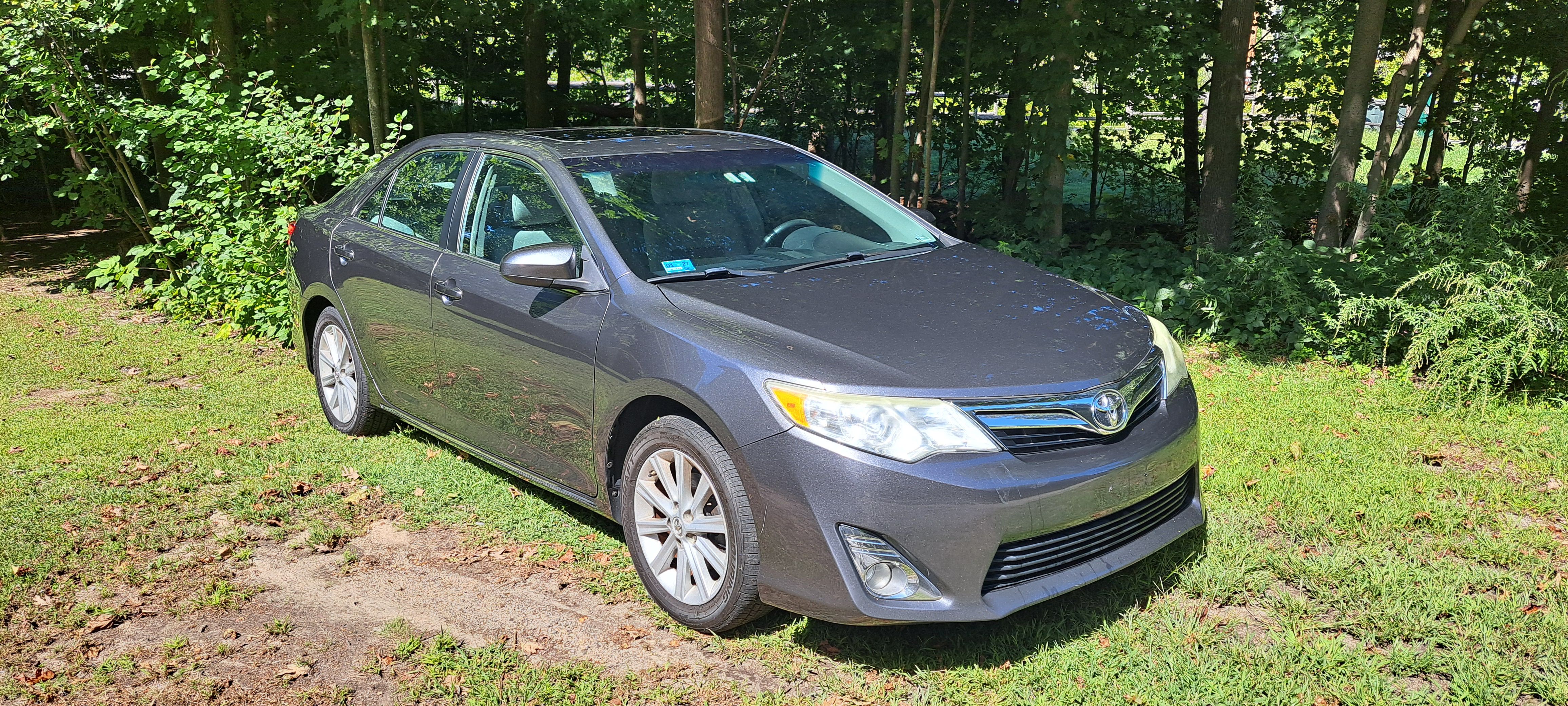 Used 2014 Toyota Camry XLE FWD image 1