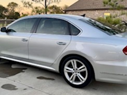 Used 2014 Volkswagen Passat TDI SE image 4