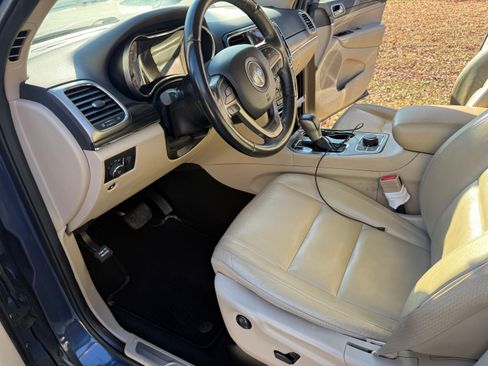 Used 2020 Jeep Grand Cherokee Limited image 12