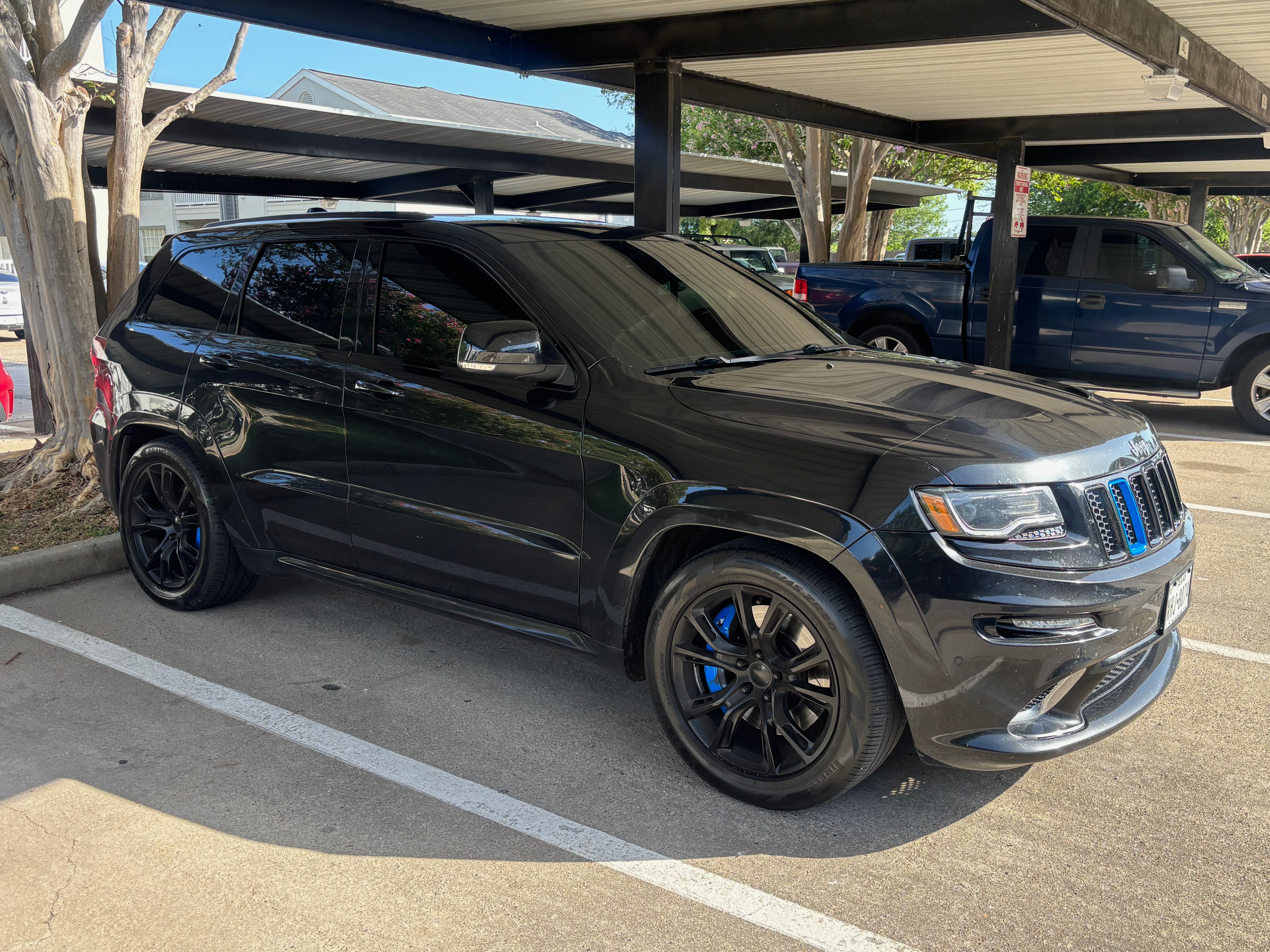 Used 2015 Jeep Grand Cherokee SRT w/ Luxury Group II AWD/4WD image 2