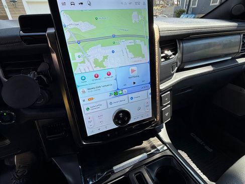 Used 2024 Ford F150 Lightning Lariat image 10