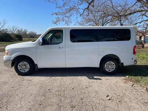 Used 2015 Nissan NV 3500 SL w/ Technology Package image 11