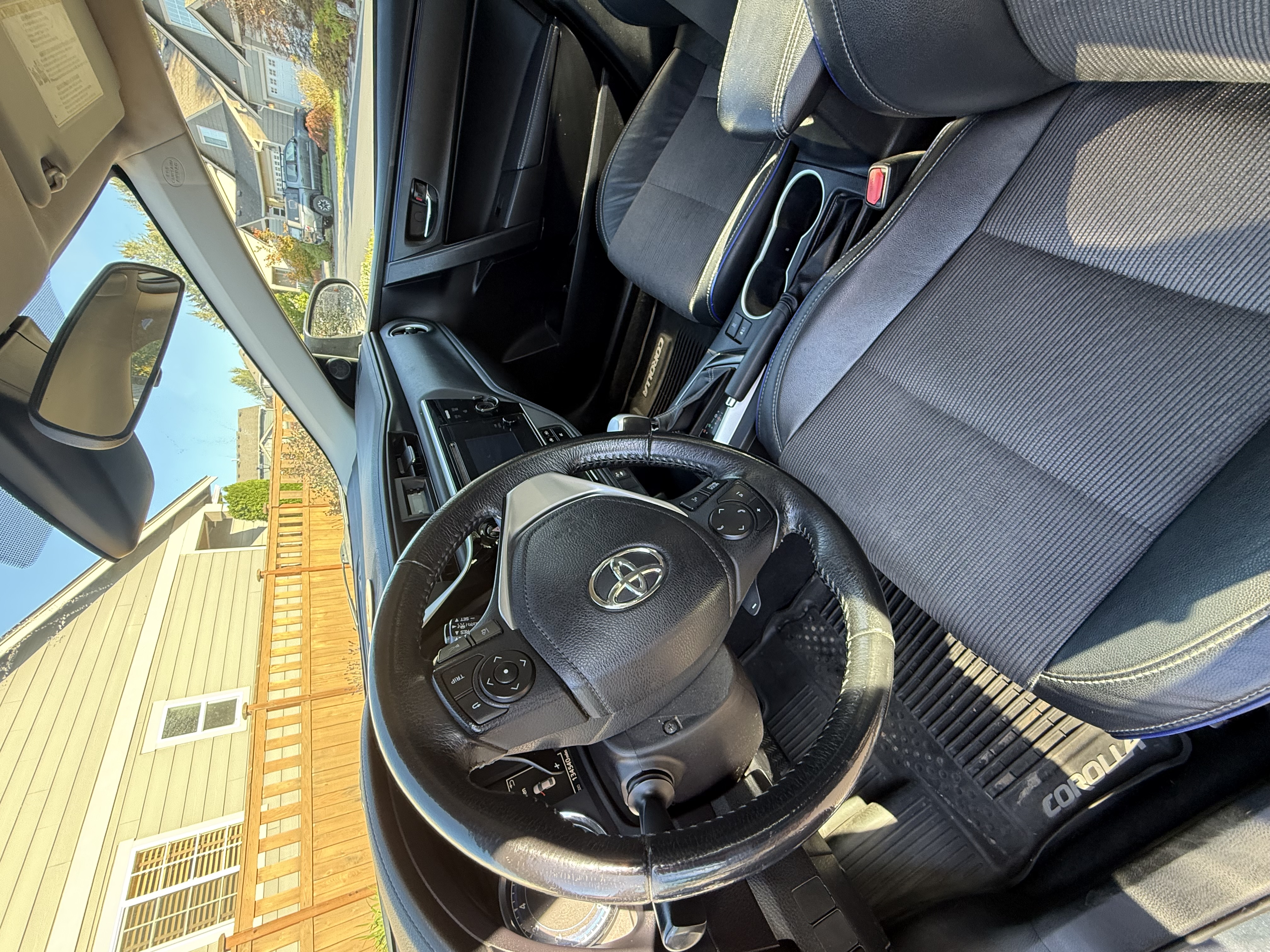 Used 2017 Toyota Corolla SE FWD image 6