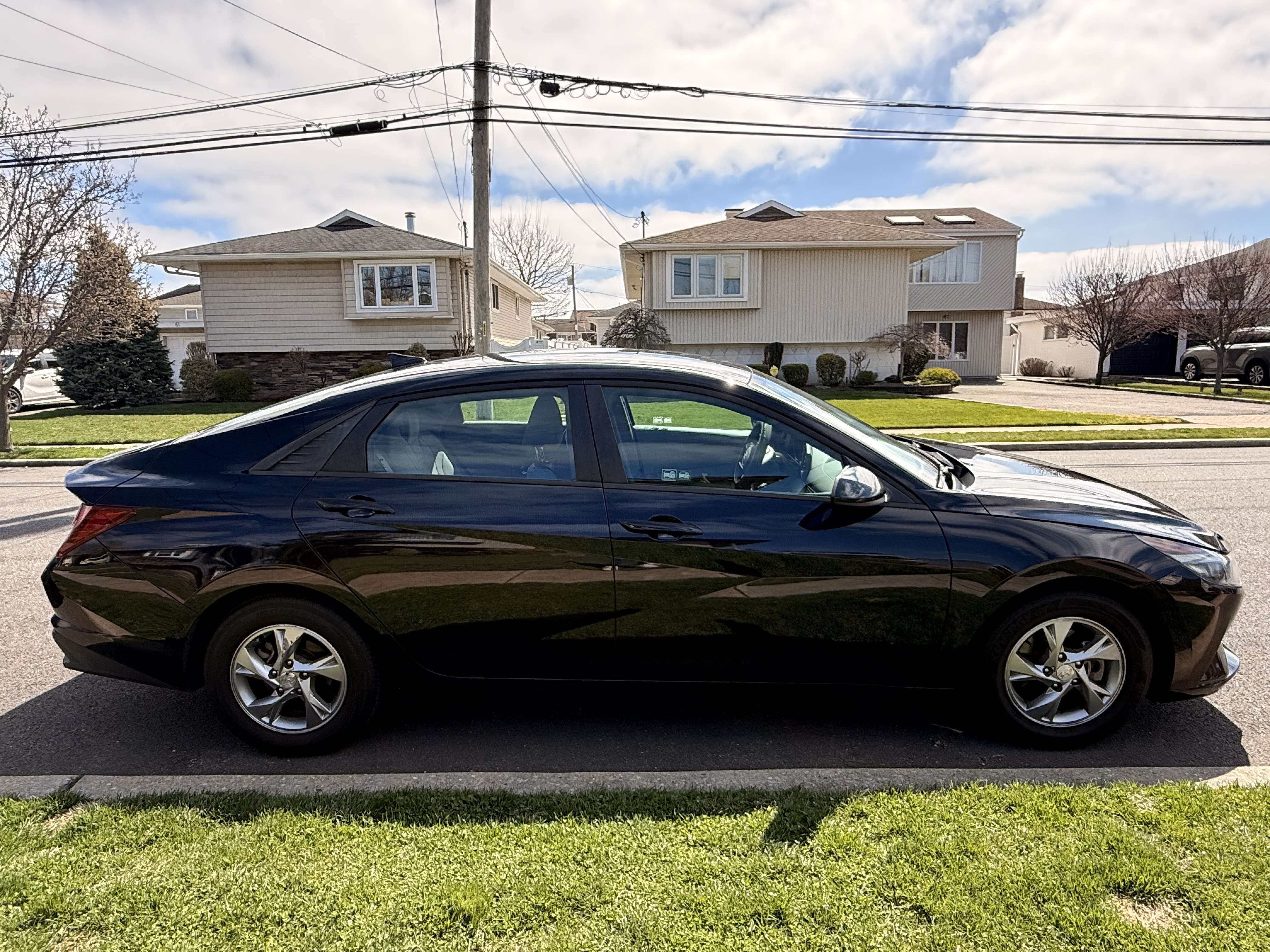 Used 2022 Hyundai Elantra SE w/ Cargo Package FWD image 4