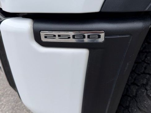 Used 2025 GMC Sierra 2500 AT4 w/ AT4 Premium Plus Package image 9