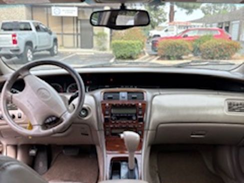Used 2000 Toyota Avalon XLS FWD image 7