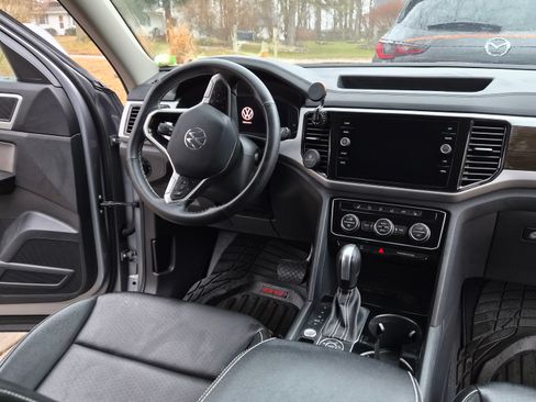 Used 2022 Volkswagen Atlas SE image 12