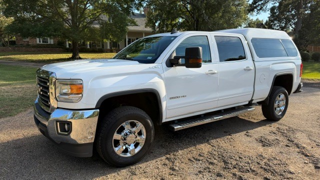 Used 2016 GMC Sierra 2500 SLE w/ SLE Preferred Package AWD/4WD image 1