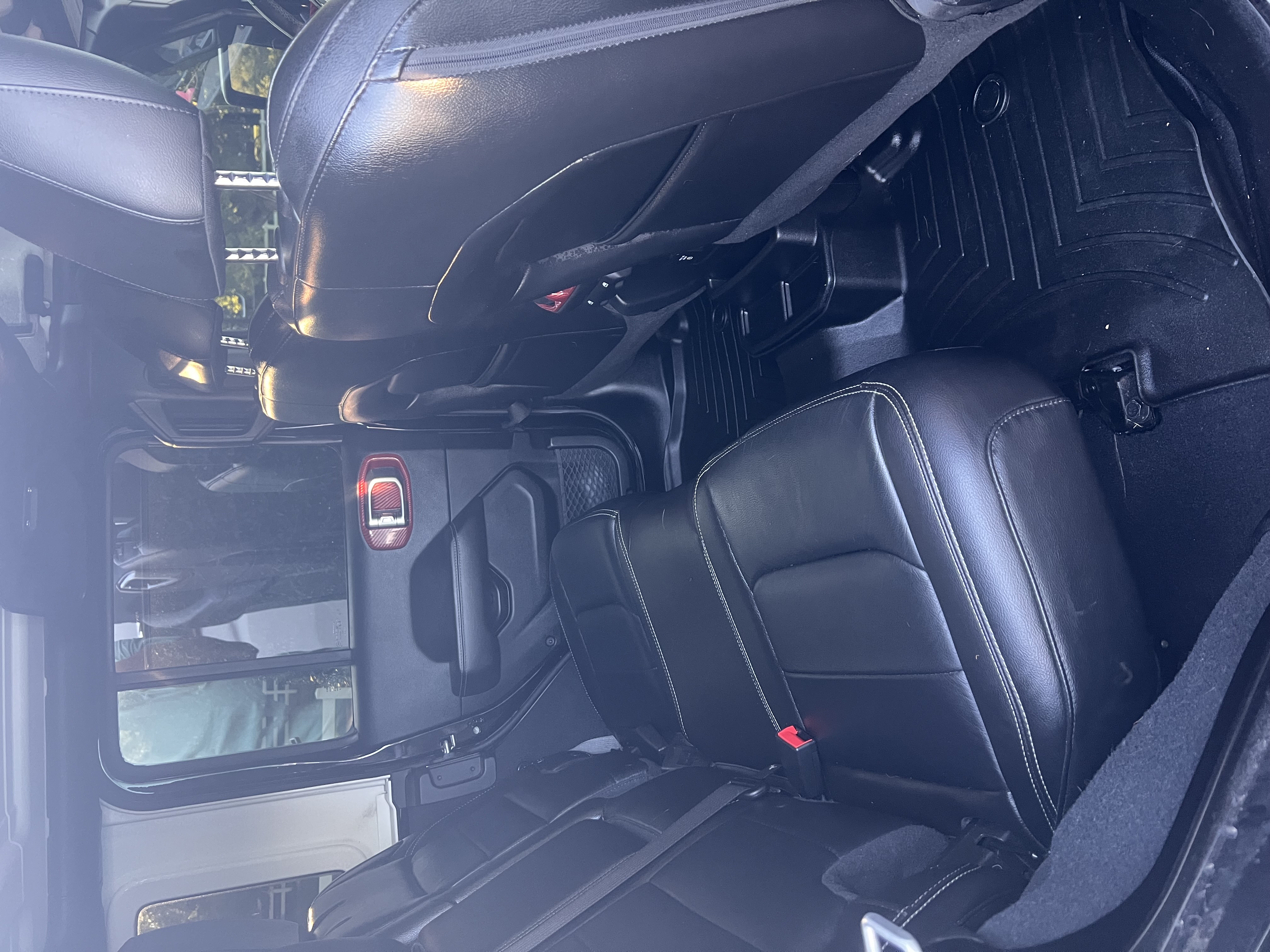 Used 2018 Jeep Wrangler Unlimited Sahara AWD/4WD image 16