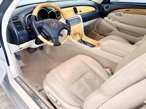 Used 2004 Lexus SC 430 Convertible image 12