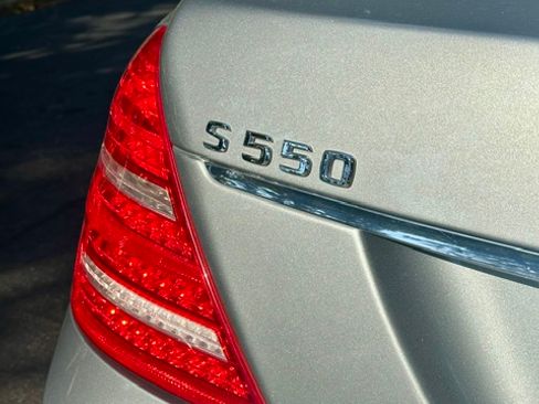 Used 2010 Mercedes-Benz S 550 4MATIC image 12