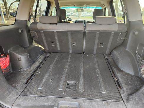 Used 2011 Nissan Xterra S image 5