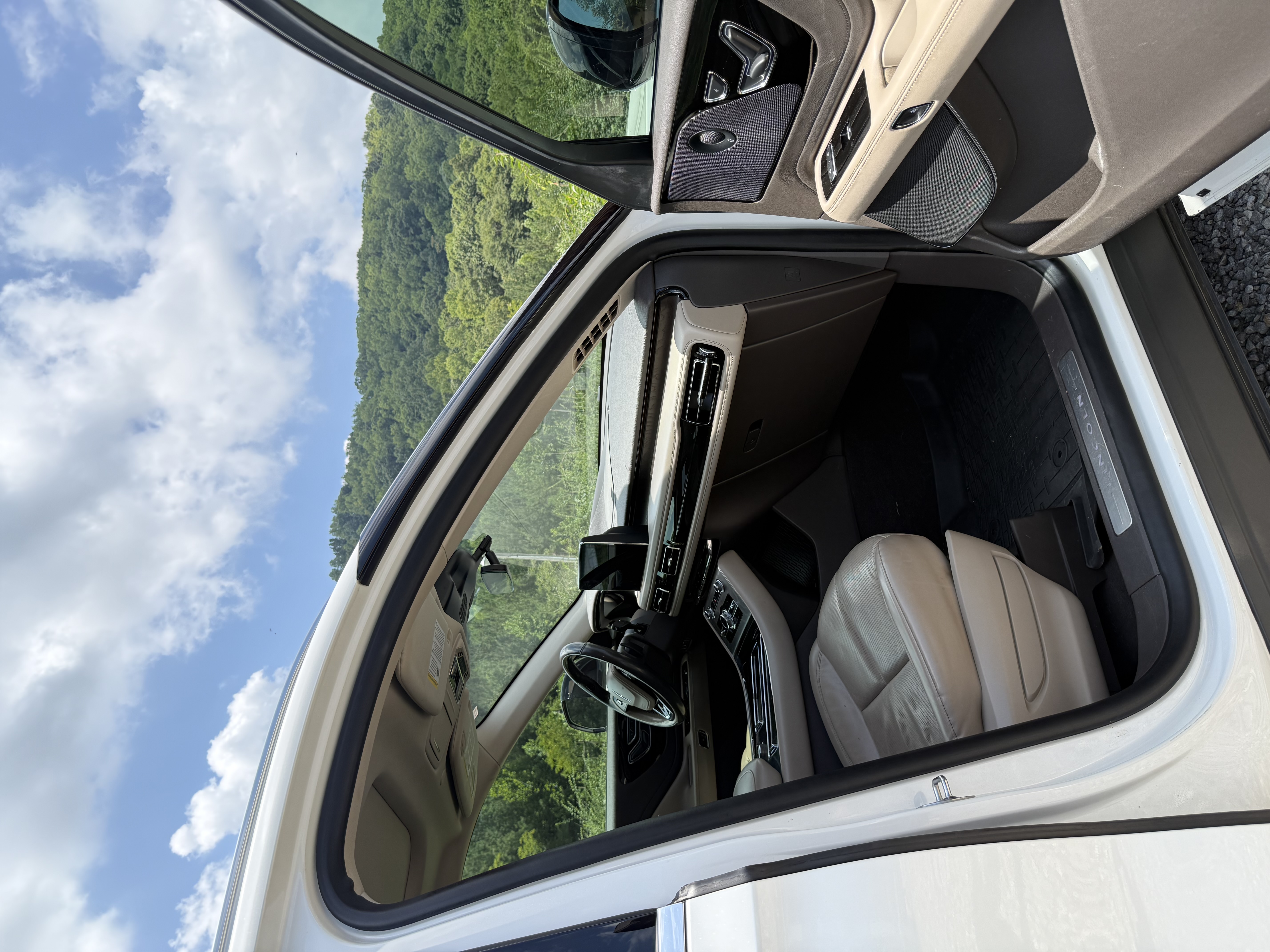 Used 2020 Lincoln Aviator Reserve w/ Equipment Group 201A RWD image 12
