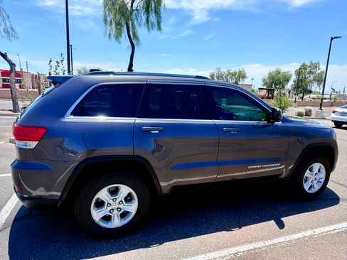 Used 2016 Jeep Grand Cherokee Laredo w/ Quick Order Package 23E RWD image 4