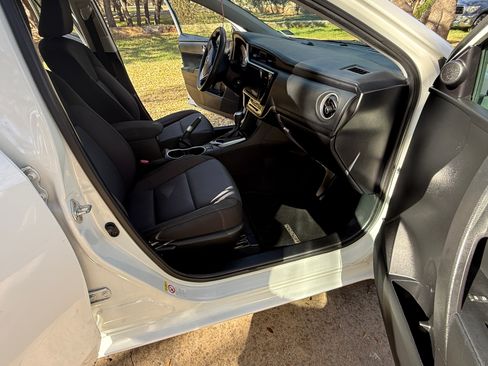 Used 2017 Toyota Corolla LE image 12