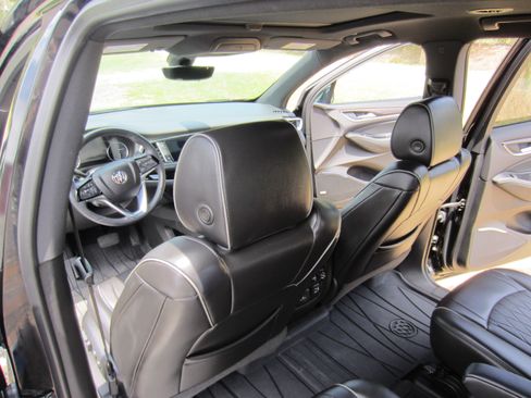 Used 2023 Buick Enclave Avenir w/ Trailering Package, 5000 lbs. FWD image 17