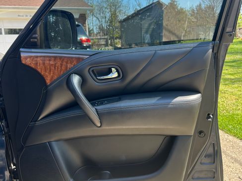 Used 2016 INFINITI QX80 4WD w/ Deluxe Technology Package image 11