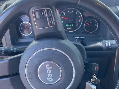 Used 2012 Jeep Liberty Sport image 10