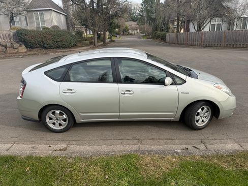 Used 2005 Toyota Prius Hatchback 4D image 6