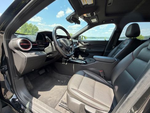 Used 2025 Chevrolet Trax RS w/ Sunroof Package FWD image 15
