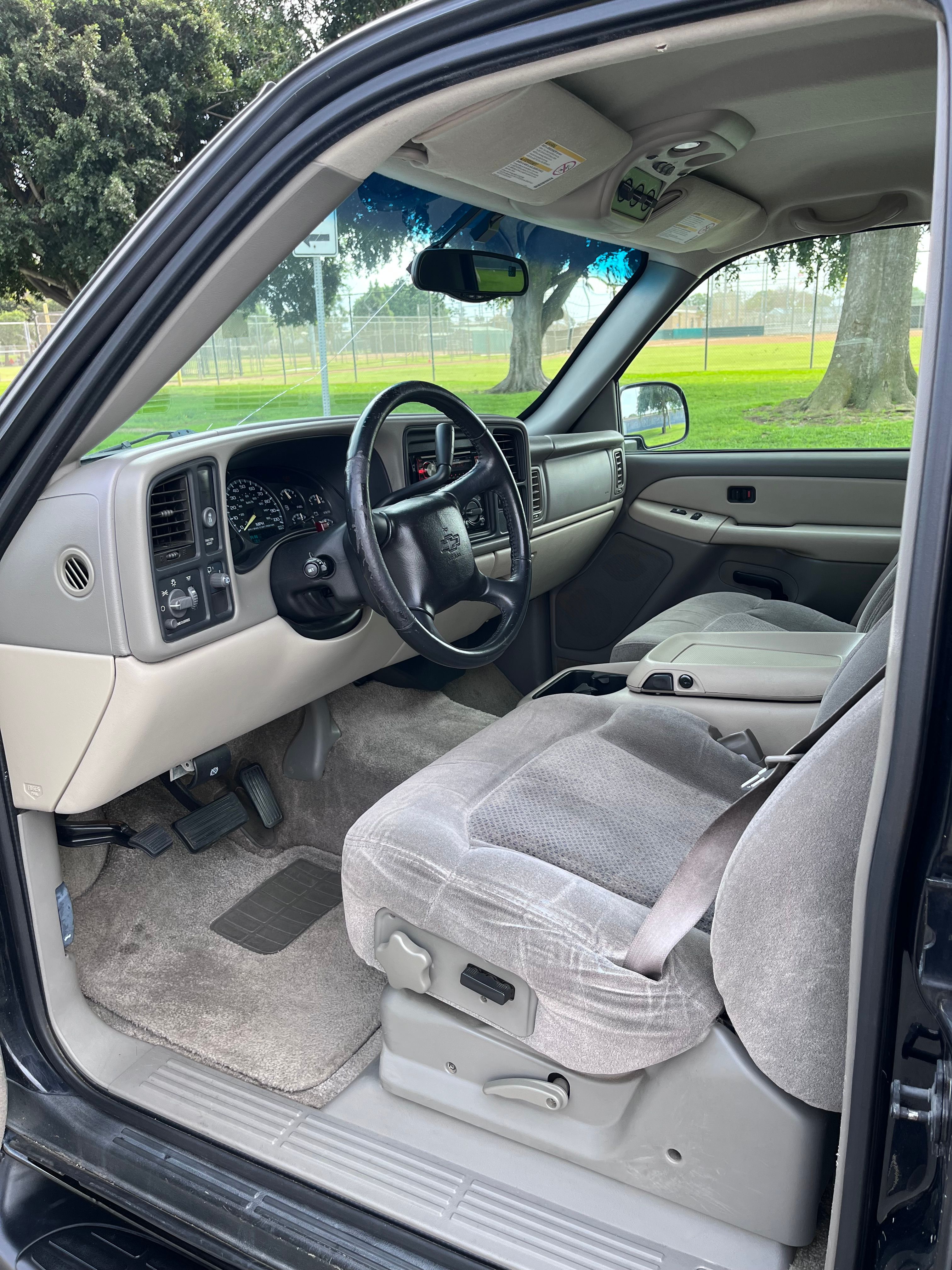Used 2001 Chevrolet Suburban 2500 LS w/ LS Preferred Equipment Group RWD image 11
