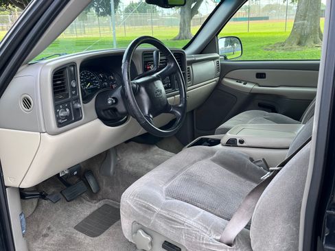 Used 2001 Chevrolet Suburban 2500 LS w/ LS Preferred Equipment Group RWD image 11