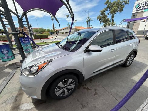Used 2019 Kia Niro LX FWD image 6