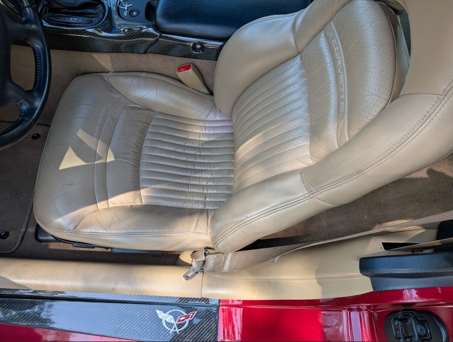 Used 2000 Chevrolet Corvette Coupe w/ Memory Pkg RWD image 10