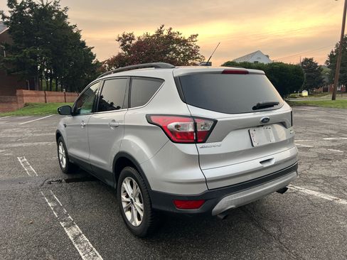 Used 2018 Ford Escape SE FWD image 6