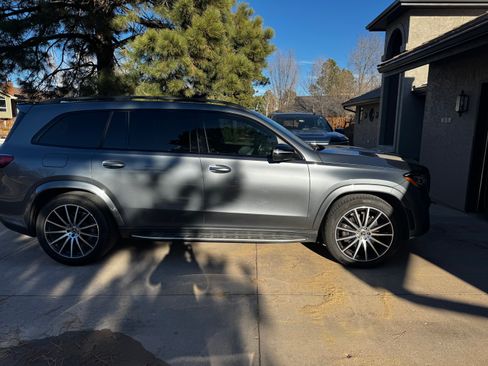 Used 2022 Mercedes-Benz GLS 450 4MATIC image 2