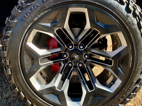 Used 2020 Chevrolet Silverado 1500 LTZ w/ LTZ Premium Package AWD/4WD image 6