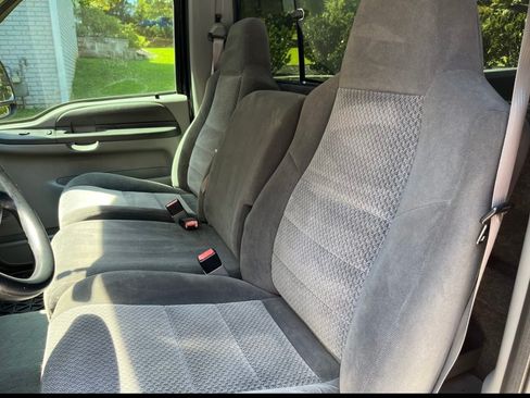 Used 2002 Ford F250 2WD Regular Cab Super Duty image 9