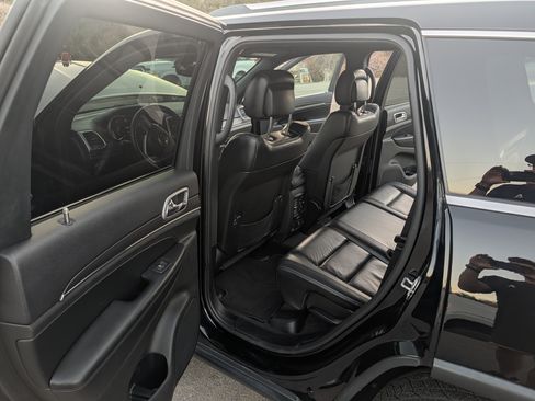 Used 2018 Jeep Grand Cherokee Limited image 11