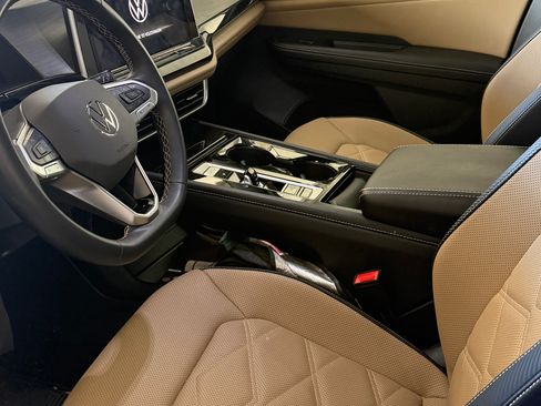 Used 2024 Volkswagen Atlas Cross Sport SE image 5