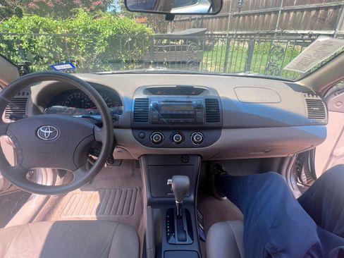 Used 2006 Toyota Camry XLE FWD image 24