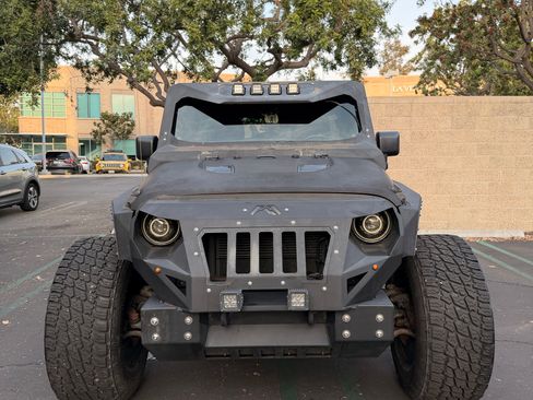 Used 2013 Jeep Wrangler Unlimited Rubicon image 2