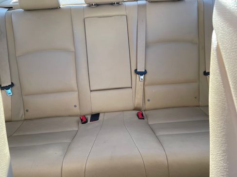 Used 2011 BMW 528i Sedan image 2