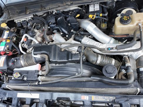 Used 2016 Ford F250 Lariat w/ Lariat Interior Package image 13