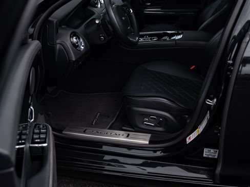 Used 2015 Jaguar XJ image 19